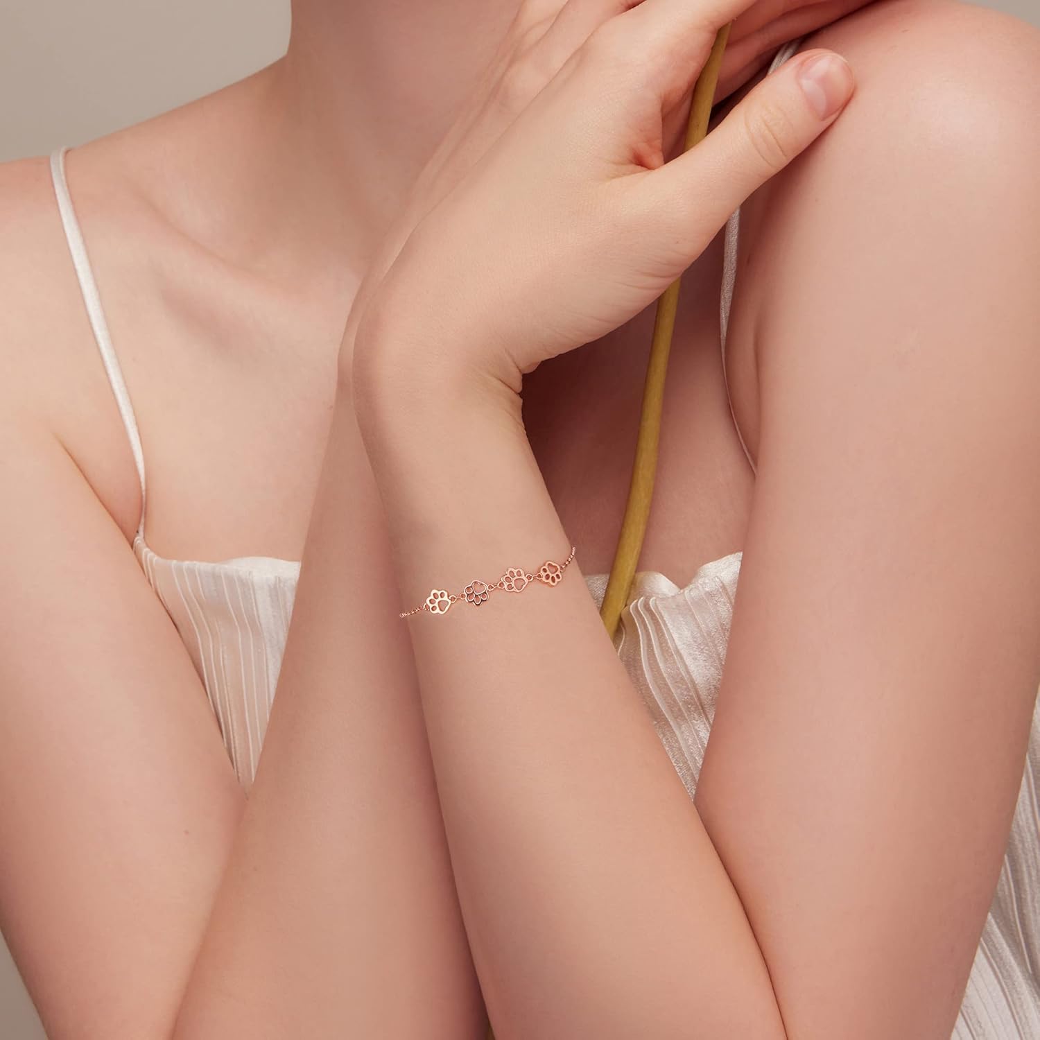 Justerbart armband med tassavtryck