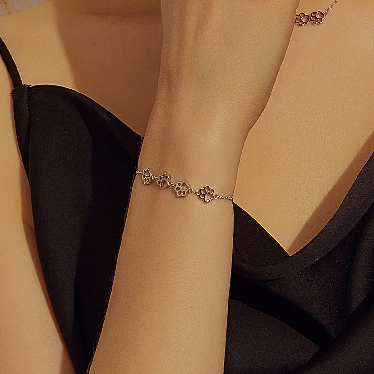 Justerbart armband med tassavtryck