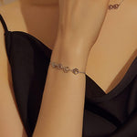 Justerbart armband med tassavtryck