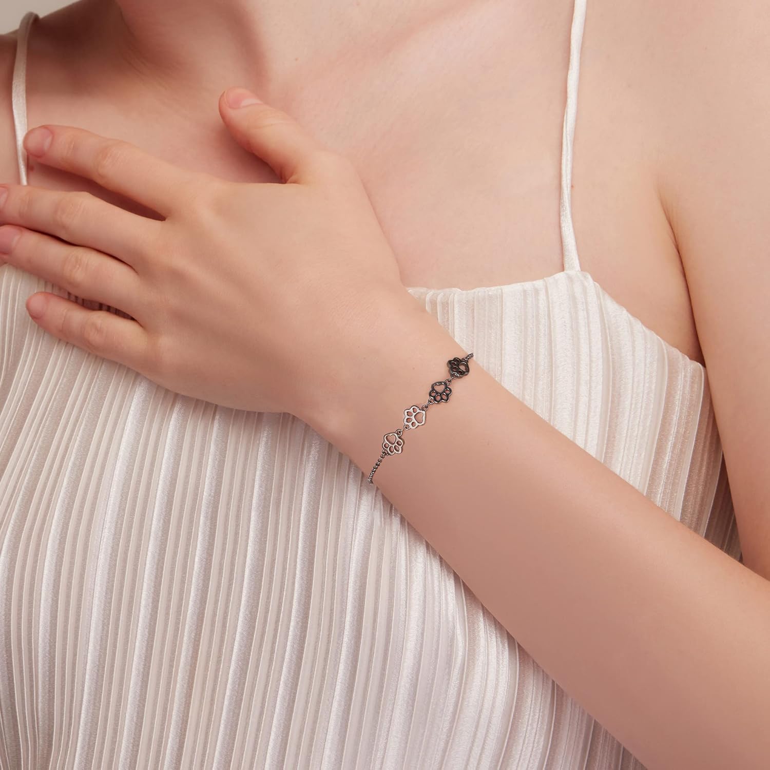 Justerbart armband med tassavtryck