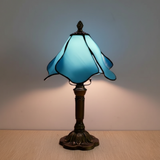 BLÅ KLOCKA | Klassisk lampa med kronbladsformad skärm