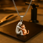 Lyckligt halsband med kattmotiv